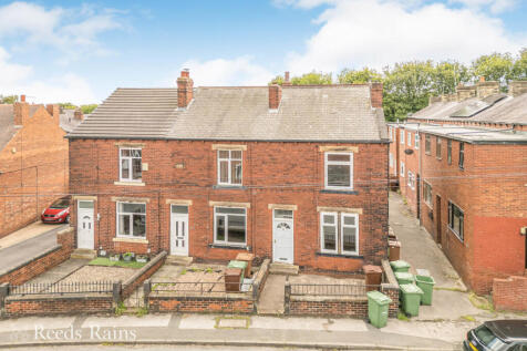 High Street, West Yorkshire WF5 2 bed end of terrace house for sale