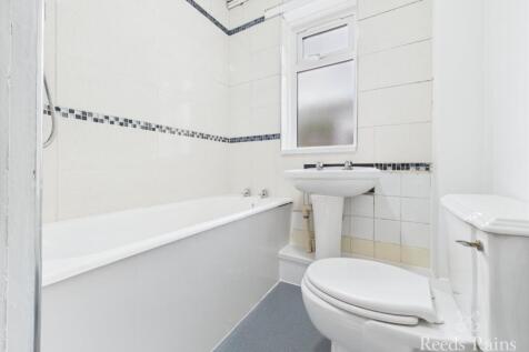 Cheveley Park Shopping Centre, Durham... 2 bed apartment for sale