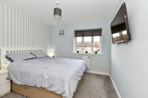 Copperfields, Laindon, Basildon, Essex 2 bed flat for sale