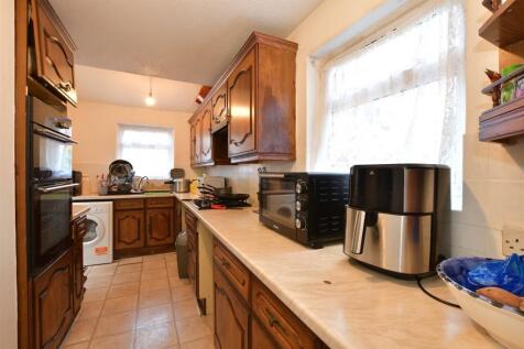 4 bedroom end of terrace house for sale