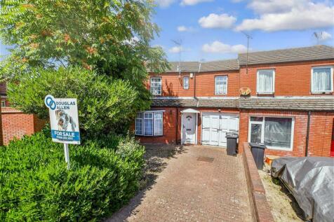4 bedroom end of terrace house for sale