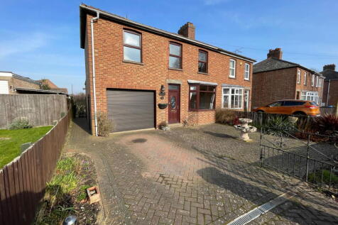3 bedroom semi-detached house for sale