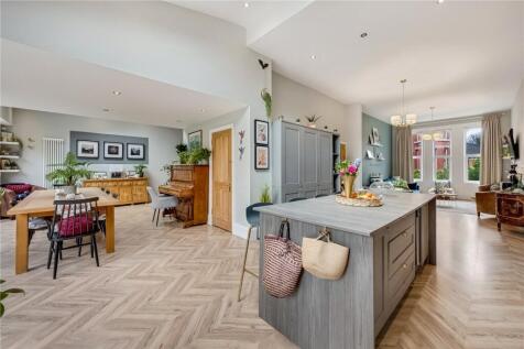7 bedroom detached house for sale