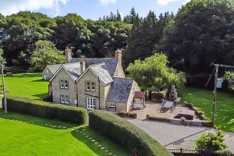 Unique 5 bedroom house with three... 5 bed detached house for sale