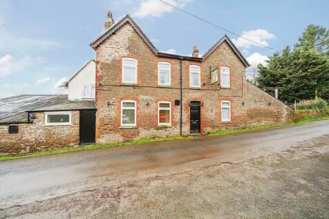 A five bedroom Public House and... 5 bed detached house for sale