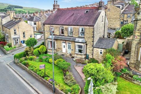 5 bedroom semi-detached house for sale