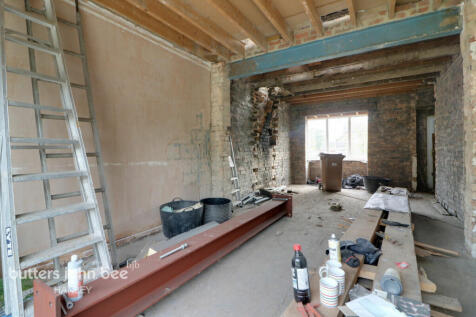 6 bedroom detached house for sale