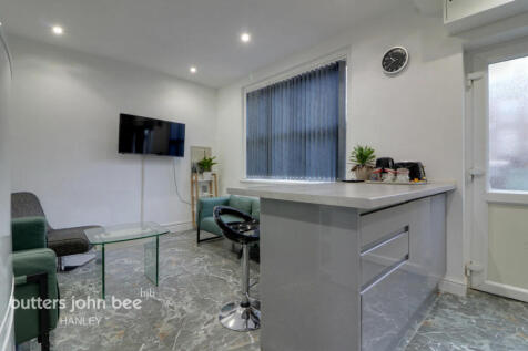 5 bedroom terraced house for sale