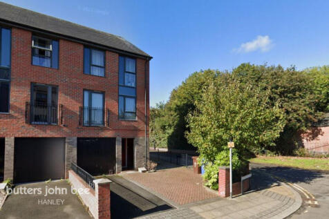 4 bedroom end of terrace house for sale
