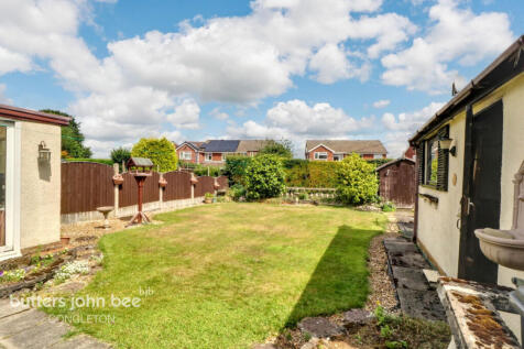 Three Fields Close, West Heath... 3 bed semi