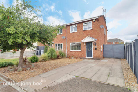 3 bedroom semi-detached house for sale