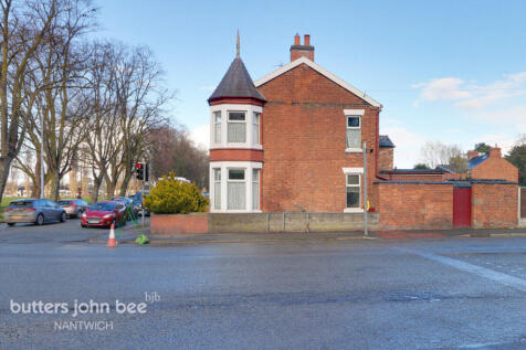 4 bedroom semi-detached house for sale