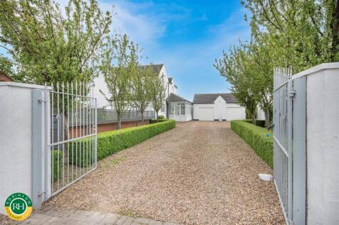 St. Marys Road, Dunsville, Doncaster 3 bed detached house for sale
