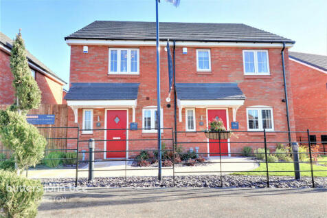 3 bedroom semi-detached house for sale
