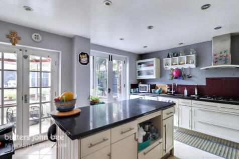 4 bedroom semi-detached house for sale