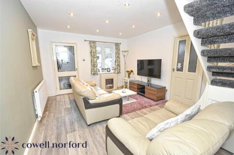2 bedroom semi-detached house for sale