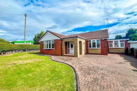 Mile Lane, Bury BL8 3 bed detached bungalow for sale