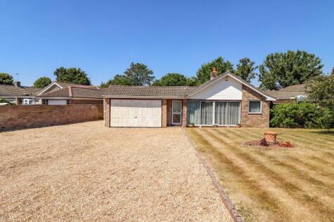 Richmond Drive, Hayling Island 3 bed detached bungalow for sale