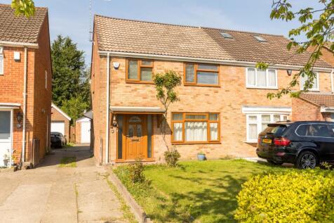 St. Marys Drive, Crawley RH10 3 bed semi