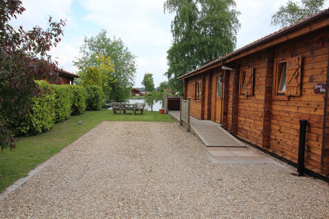Duck Lagoon, Tattershall Lakes... 3 bed log cabin for sale