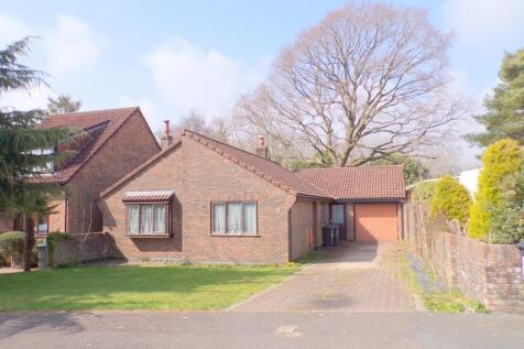Throopside Avenue, Throop, Bournemouth 3 bed detached bungalow for sale