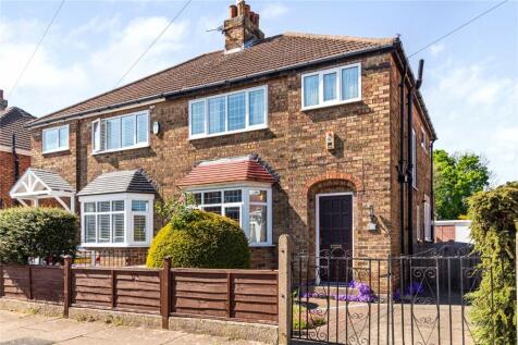 Gloucester Avenue, Grimsby... 3 bed semi