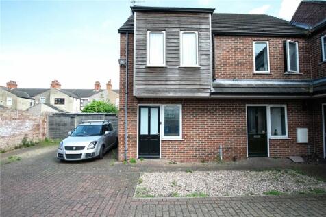 South Parade Mews, GRIMSBY... 2 bed end of terrace house for sale