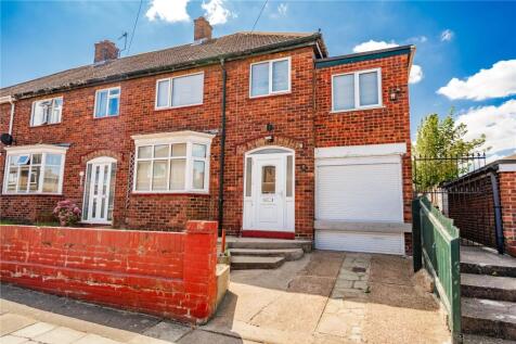St. Olafs Grove, Grimsby... 5 bed end of terrace house for sale