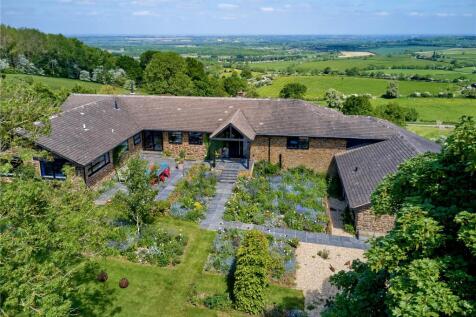Nr Edge Hill, Banbury, Oxon/Warks... 5 bed detached house for sale