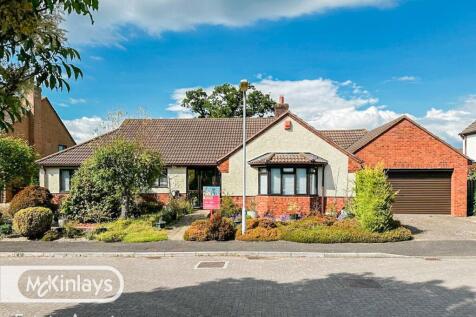 Taunton TA1 4 bed detached bungalow for sale