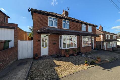 The Crescent, Melton Mowbray 3 bed semi