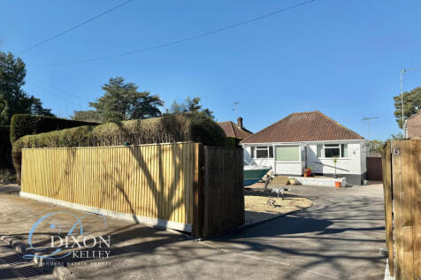 Pine Glen Avenue, Ferndown, Dorset, BH22 2 bed detached bungalow for sale