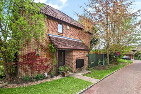 Eagle Close, Crowthorne, Berkshire, RG45 3 bed detached house for sale