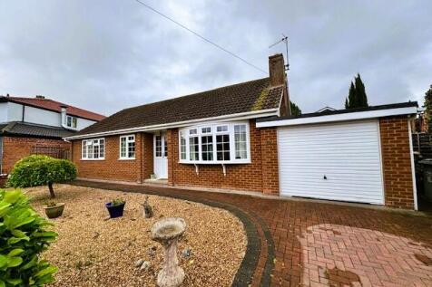 16 Mayfield Crescent Louth LN11 8EQ 3 bed detached bungalow for sale