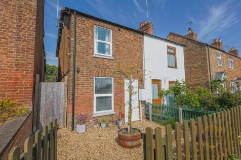 2 bedroom semi-detached house for sale