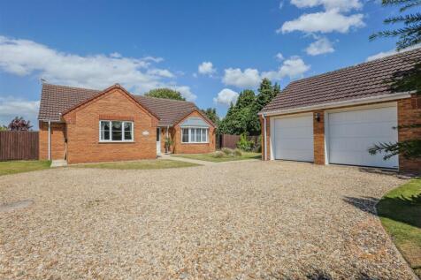 2 bedroom detached bungalow for sale