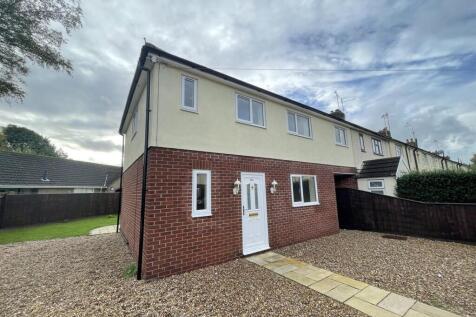 4 bedroom semi-detached house for sale