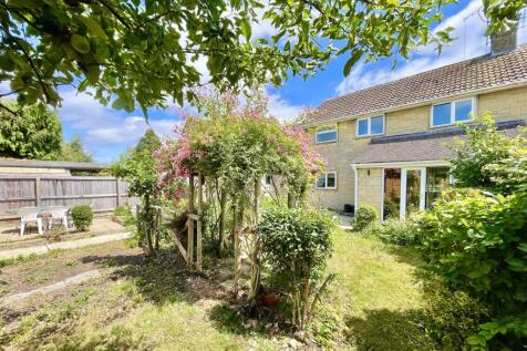4 bedroom semi-detached house for sale