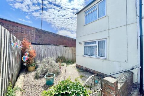 Nursery Cottages, Cirencester 3 bed end of terrace house for sale