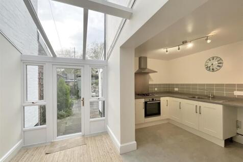 Cirencester 2 bed townhouse for sale