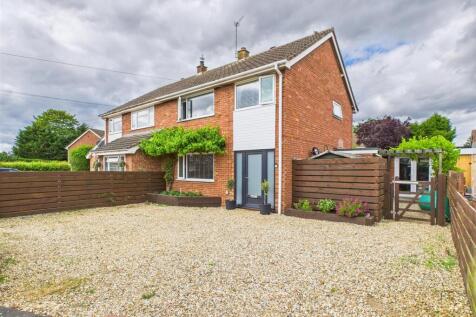 William Cowper Close, Dereham 3 bed semi