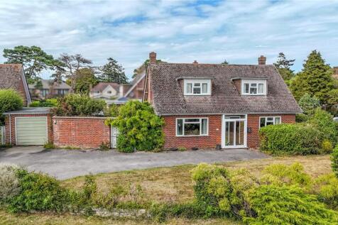 Waterford Gardens, Christchurch BH23 3 bed detached house for sale