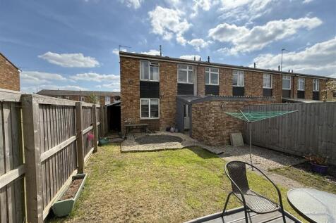 Nursteed Close, Devizes 3 bed end of terrace house for sale