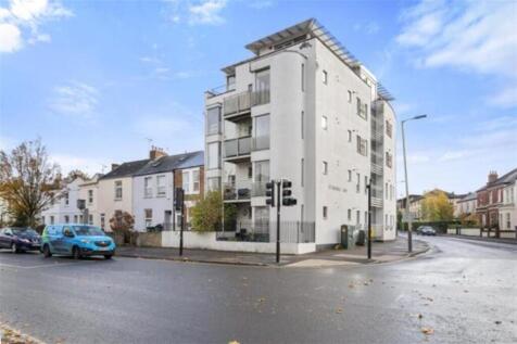 2 bedroom ground floor flat for sale