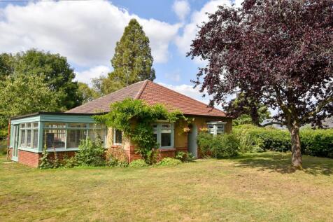 High Street, Whittlebury, NN12 4 bed detached bungalow for sale