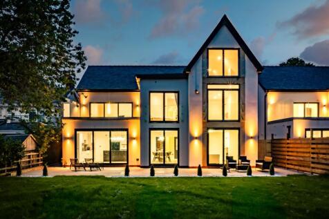 5 bedroom detached house for sale