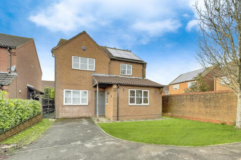 Lapwing Close, Bradley Stoke, BS32 5 bed detached house for sale