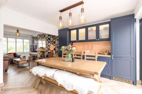 4 bedroom semi-detached house for sale