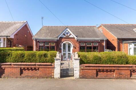 2 bedroom semi-detached bungalow for sale