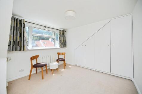 Studio flat for sale